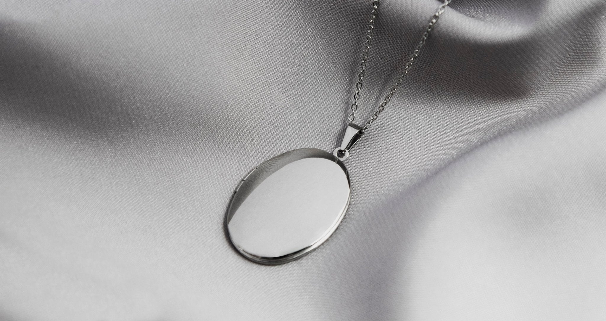 OVAL LOCKET - MILA CANTES