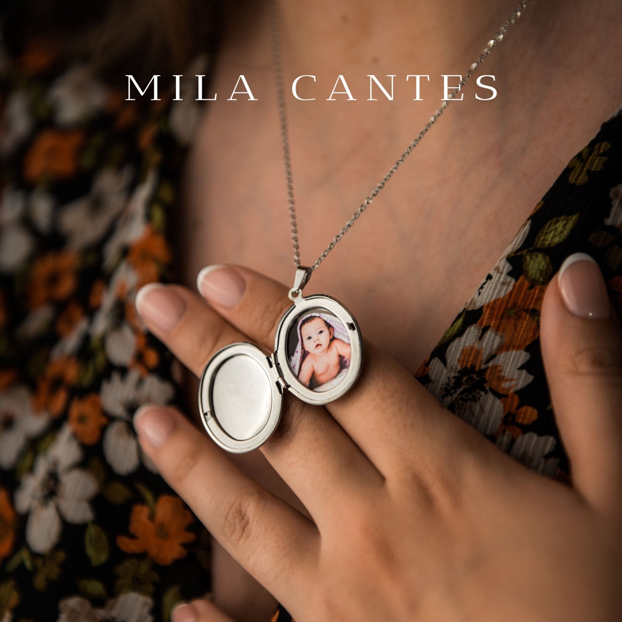 OVAL LOCKET | Photo - MILA CANTES