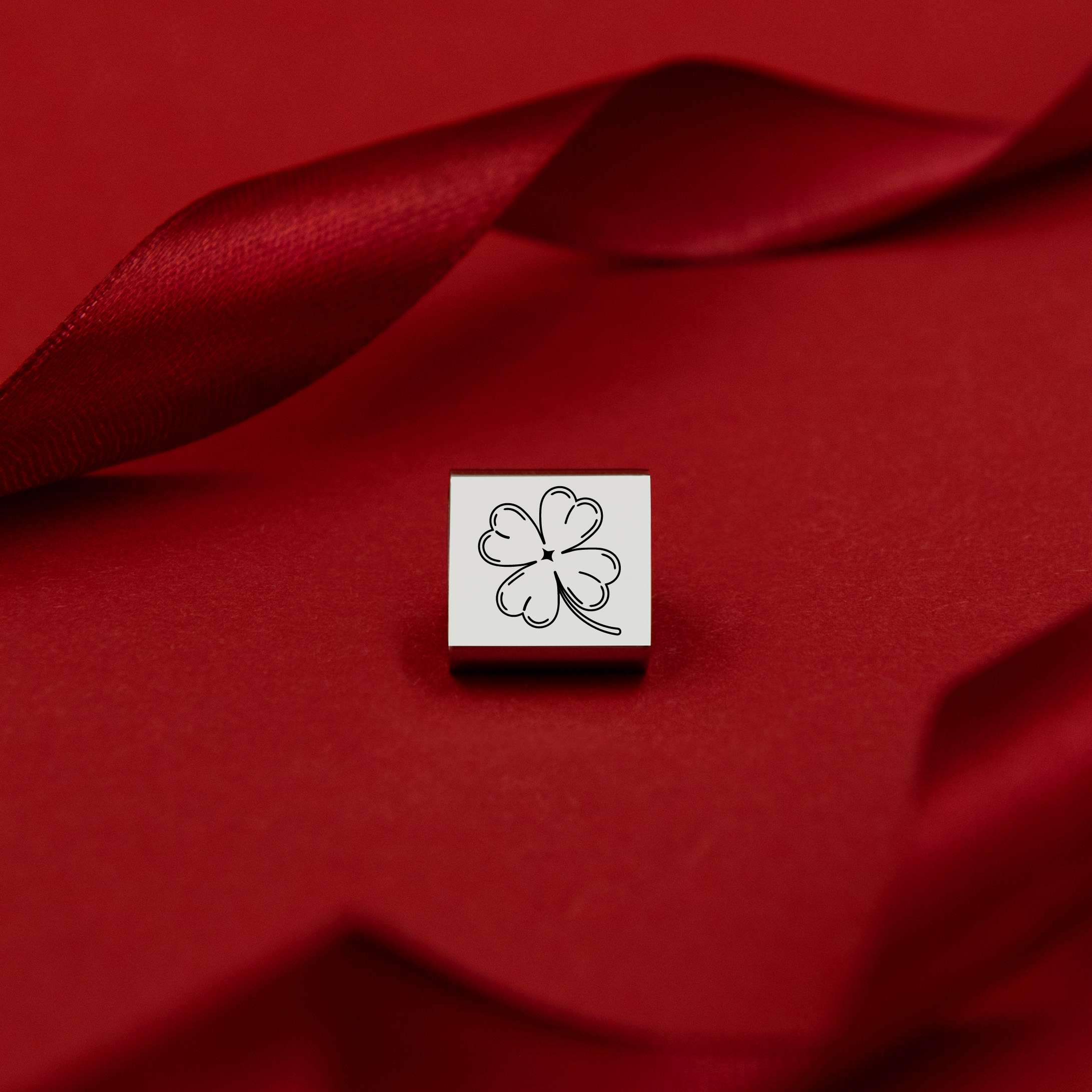 CHARM | Good Luck! - MILA CANTES